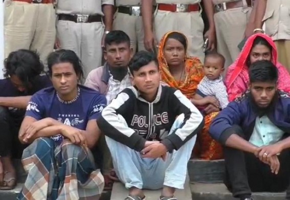7 illegally enterer Bangladeshi arrested from Kanchanjunga Express: Two of the Bangladeshi men were appearing as Women 7 illegally enterer Bangladeshi arrested from Kanchanjunga Express: Two of the Bangladeshi men were appearing as Women